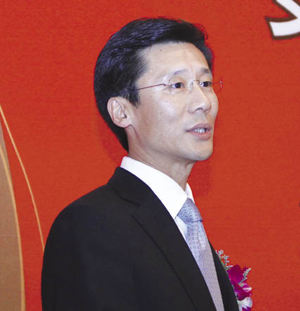 中国服装协会常务副会长陈大鹏谈行业形势及协会工作