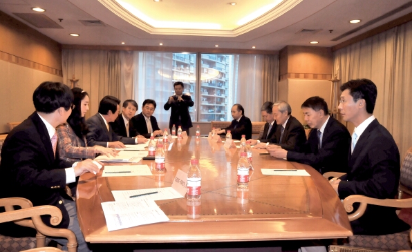 杜钰洲会见韩国纤维产业联合会代表(图)